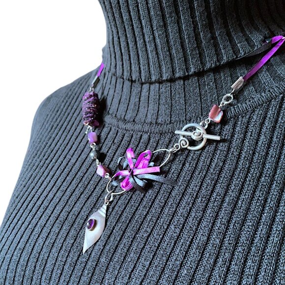 Handmade Pink & Black Beaded Necklace with Pendant - Picture 2 of 10